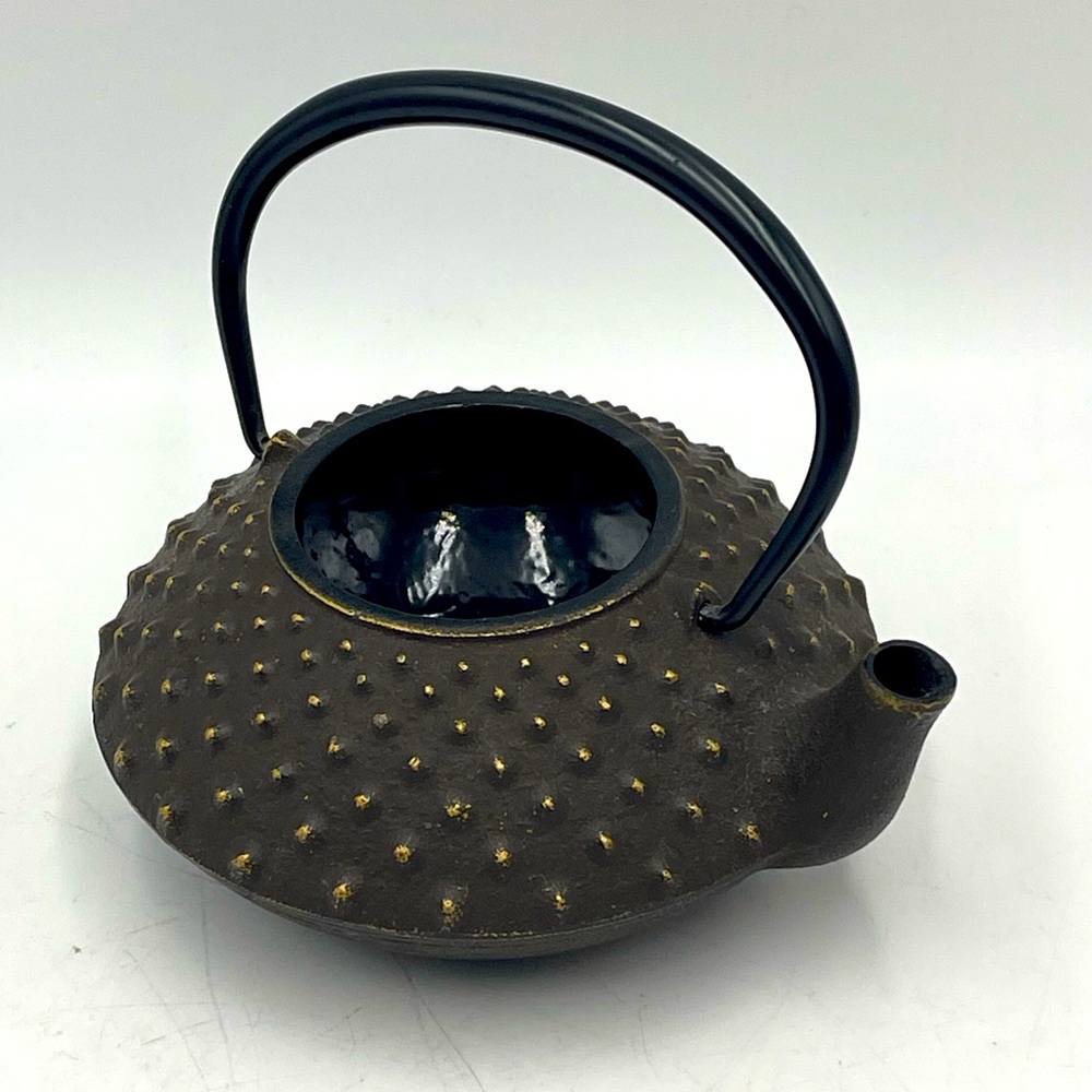 Vintage SANRIO “Hello Kitty” Cast Iron Dark Brown/Gold Teapot Only Made in Japan